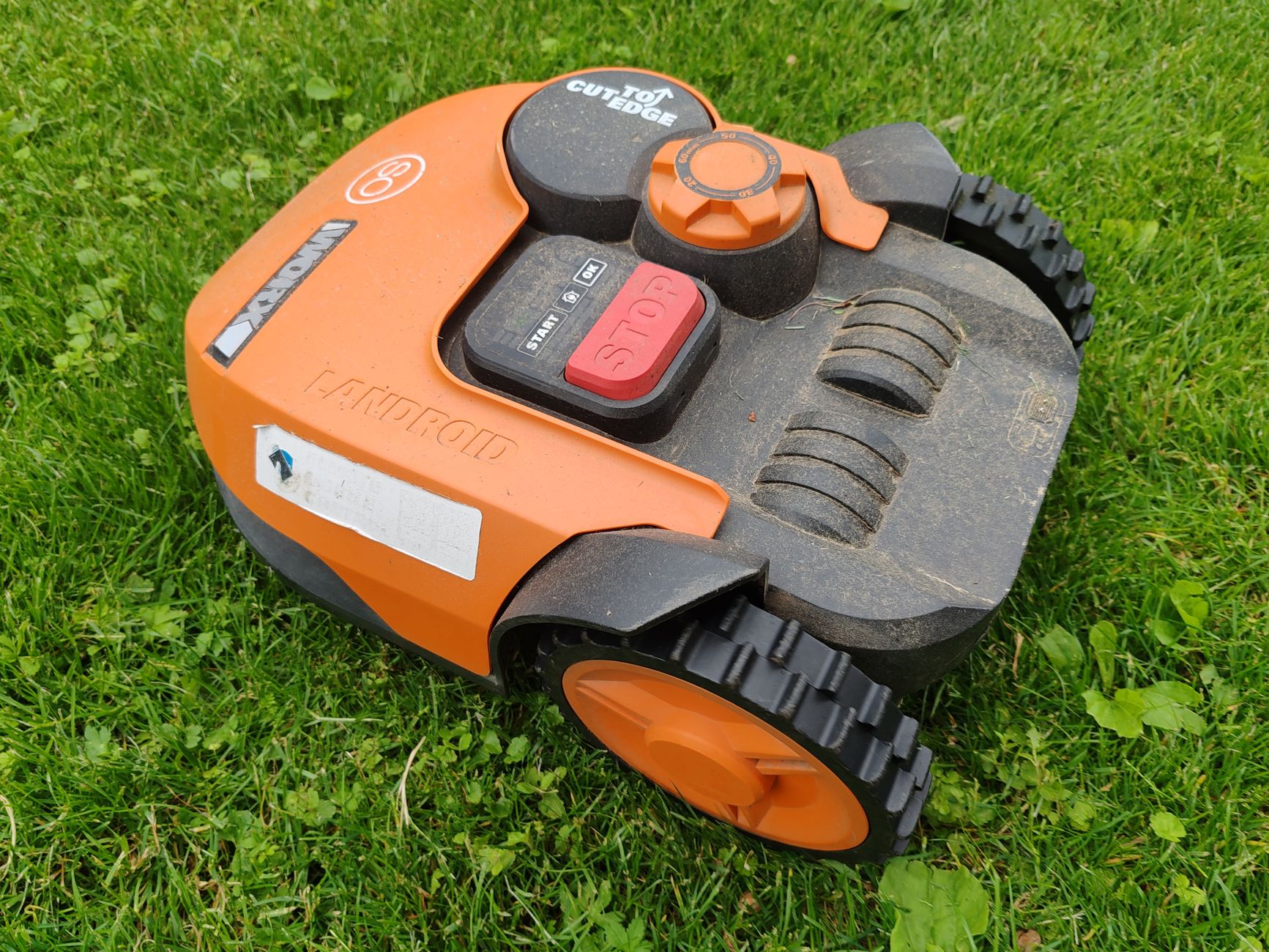 How Does a Robotic Lawn Mower Work? Inside Its Cutting Cycle
